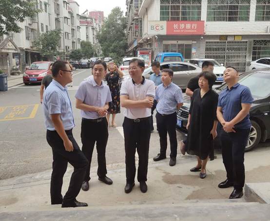 省民政厅领导一行莅临青园社区居家养老服务中心参观指导工作