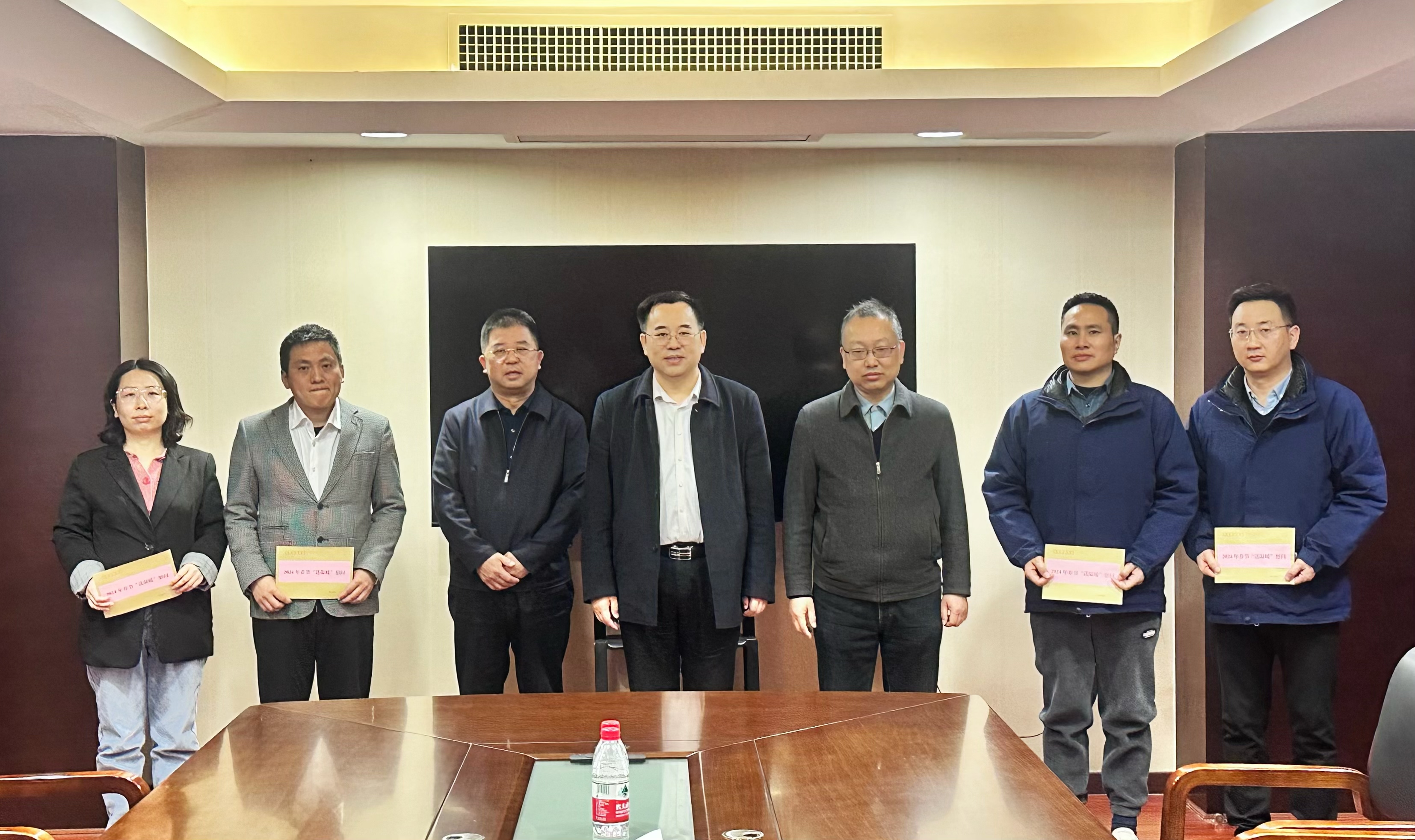 寒冬送温暖，关爱暖人心——乐鱼平台_乐鱼（中国）一站式服务平台开展2024年春节“送温暖”走访慰问活动