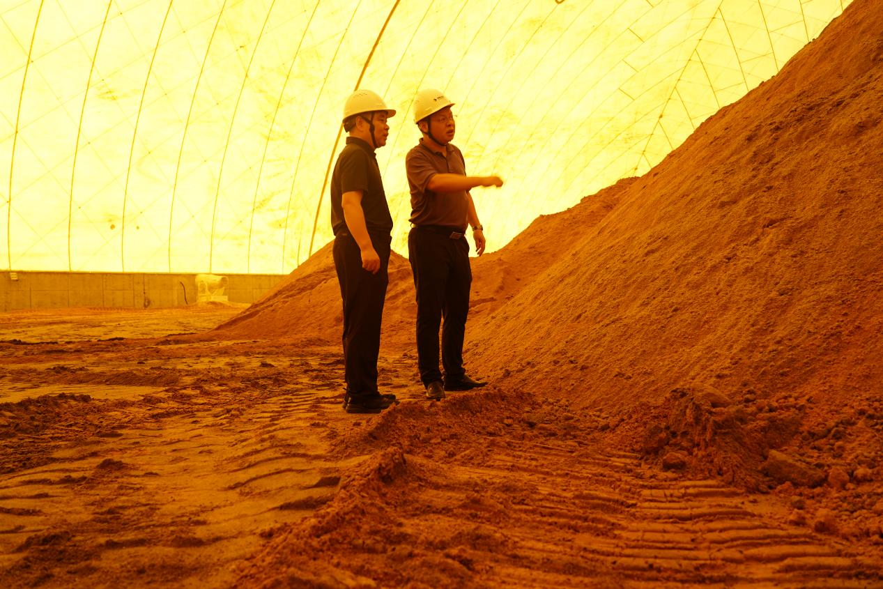 李艾东一行调研乐鱼平台_乐鱼（中国）一站式服务平台机制砂和砂石集散中心项目